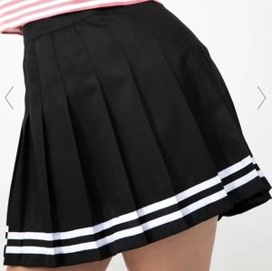 Black pleated skirt